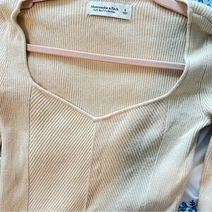 Abercrombie & Fitch Cream V-Neck Sweater